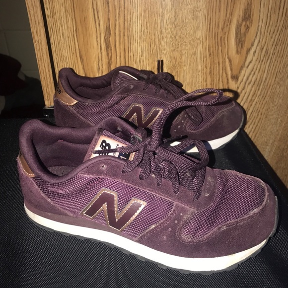 Maroon and Rose Gold New Balance - Picture 2 of 4